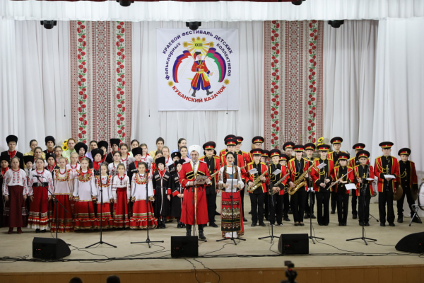 XXXIII краевой фестиваль фольклорных коллективов «Кубанский казачок» открыт!