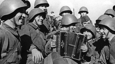 Программа "Военные мелодии экрана" - оркестр камерной музыки "Благовест"