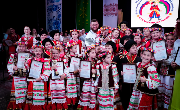 В очередной раз в поселке Лазаревское состоялся грандиозный праздник народного творчества!